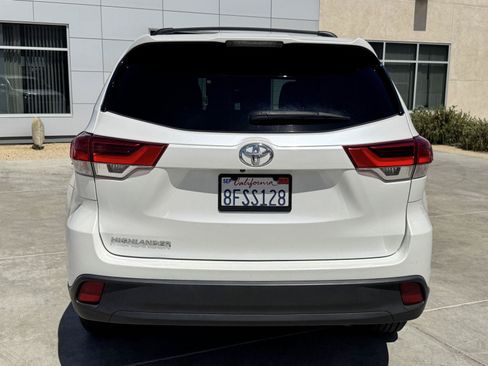 Used 2018 Toyota Highlander LE FWD image 5
