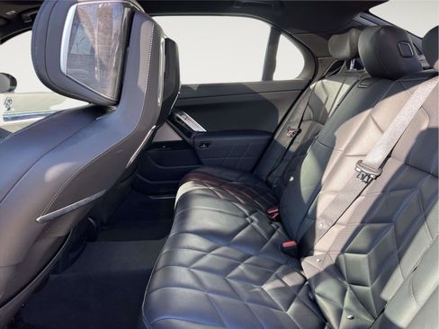 Used 2024 BMW 740i xDrive 740i xDrive image 12