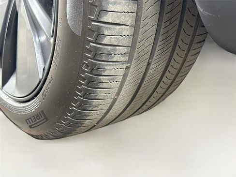 Used 2026 Tesla Model Y 2WD image 26