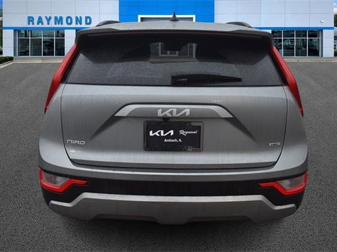 Used 2023 Kia Niro EX Touring image 4