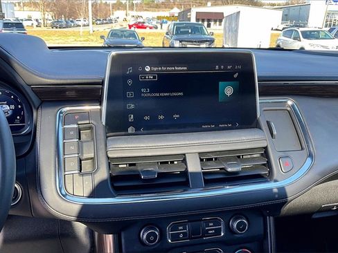 Used 2024 Chevrolet Suburban High Country image 32