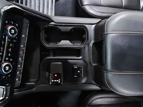Used 2023 GMC Sierra 1500 AT4 w/ Technology Package AWD/4WD image 17