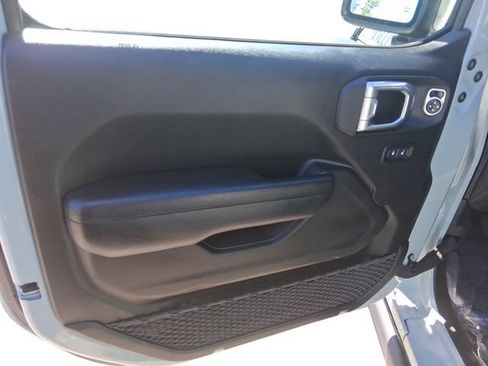 Used 2024 Jeep Wrangler Unlimited AWD/4WD image 11