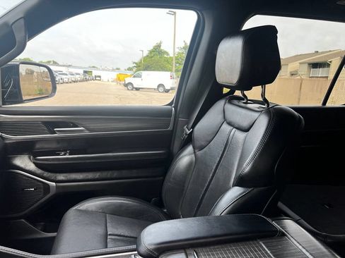Used 2024 Jeep Wagoneer L Series II w/ Flexible Seating Group AWD/4WD image 20