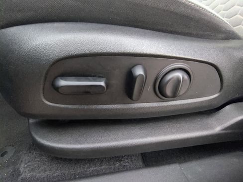 Used 2020 Chevrolet Equinox LT image 17