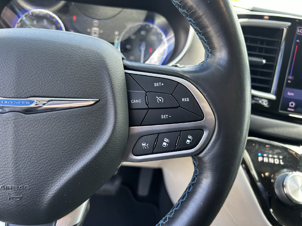 Used 2021 Chrysler Pacifica Touring-L FWD image 31