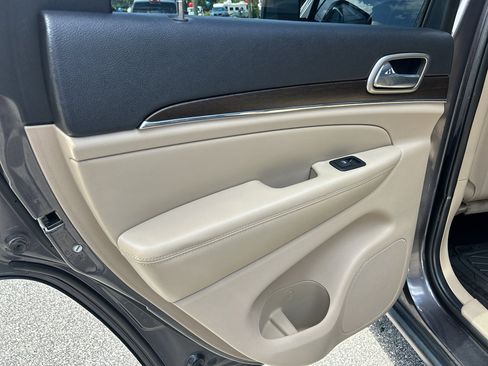 Used 2015 Jeep Grand Cherokee Limited image 19