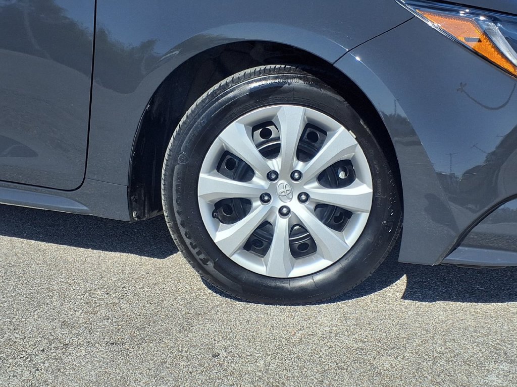 Used 2026 Toyota Corolla LE FWD image 3