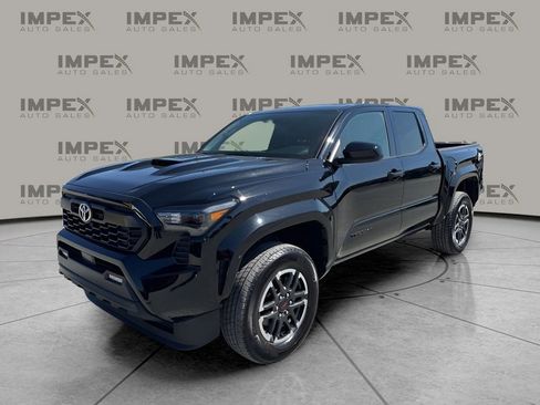 Used 2025 Toyota Tacoma TRD Sport AWD/4WD image 1