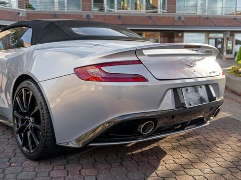 Used 2016 Aston Martin Vanquish Volante image 45