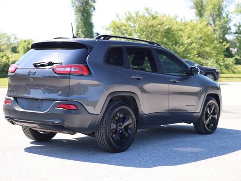 Used 2017 Jeep Cherokee High Altitude AWD/4WD image 5
