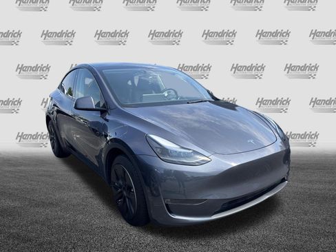 Used 2023 Tesla Model Y AWD image 2