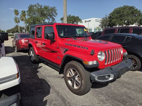 Used 2021 Jeep Wrangler Unlimited Sahara AWD/4WD image 2