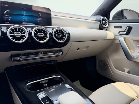 Used 2019 Mercedes-Benz A 220 image 7