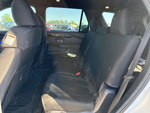 Used 2025 Honda Pilot Sport image 13