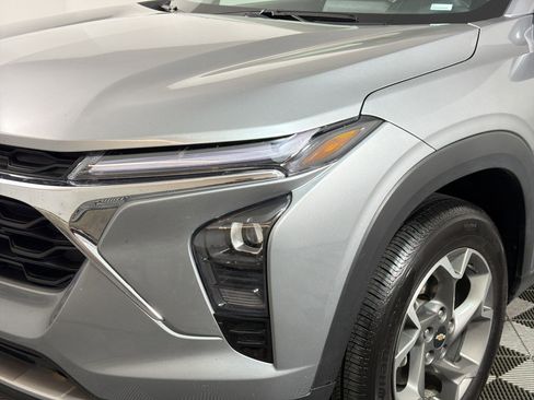 Used 2025 Chevrolet Trax LT image 10