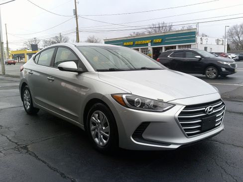 Used 2018 Hyundai Elantra SE image 7