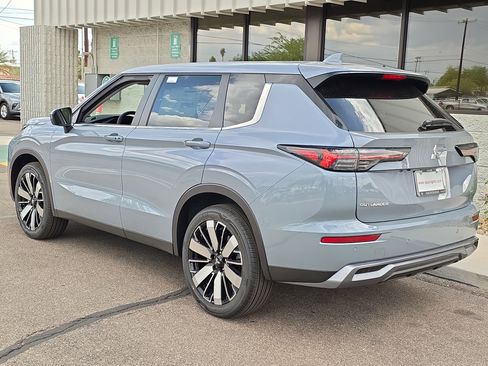 New 2026 Mitsubishi Outlander SE FWD image 5