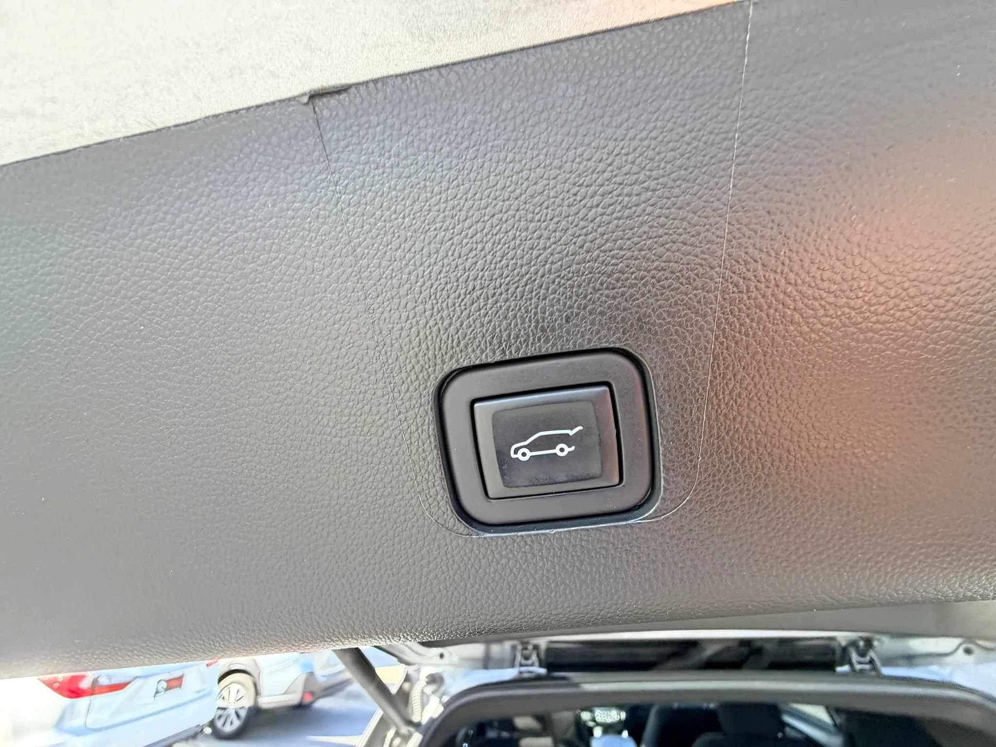 Used 2023 Chevrolet Traverse LT FWD image 30