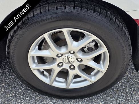 Used 2024 Chrysler Pacifica Touring-L FWD image 35
