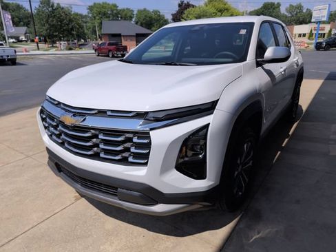 Used 2026 Chevrolet Equinox LT FWD image 4