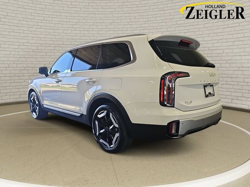 Certified 2023 Kia Telluride EX FWD image 7