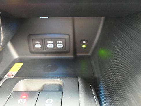 Used 2023 Toyota Venza Nightshade AWD/4WD image 23
