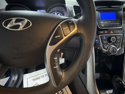 Used 2015 Hyundai Elantra GT FWD image 17