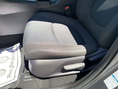 Used 2020 Toyota RAV4 LE w/ Carpet Mat Package AWD/4WD image 12