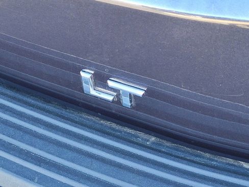 Used 2024 Chevrolet Suburban LT image 25