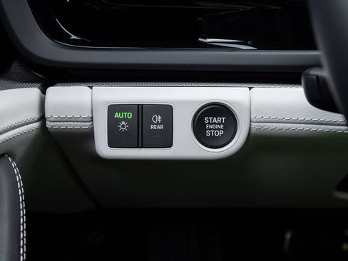 Certified 2025 Porsche Panamera image 17