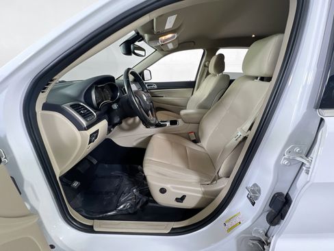 Used 2022 Jeep Grand Cherokee Laredo E image 20