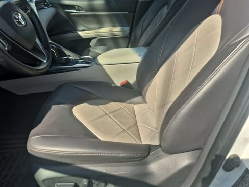 Used 2018 Toyota Camry XLE FWD image 11