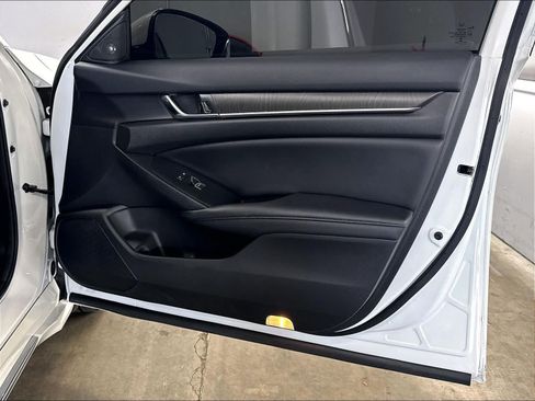 Used 2022 Honda Accord Touring image 25