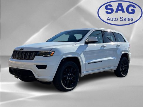 Used 2022 Jeep Grand Cherokee Laredo X image 2