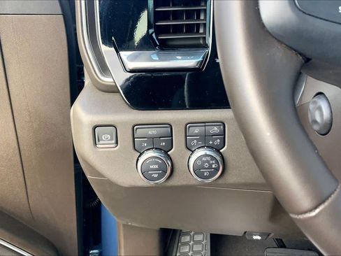 Used 2024 GMC Sierra 1500 SLT w/ SLT Convenience Package AWD/4WD image 36