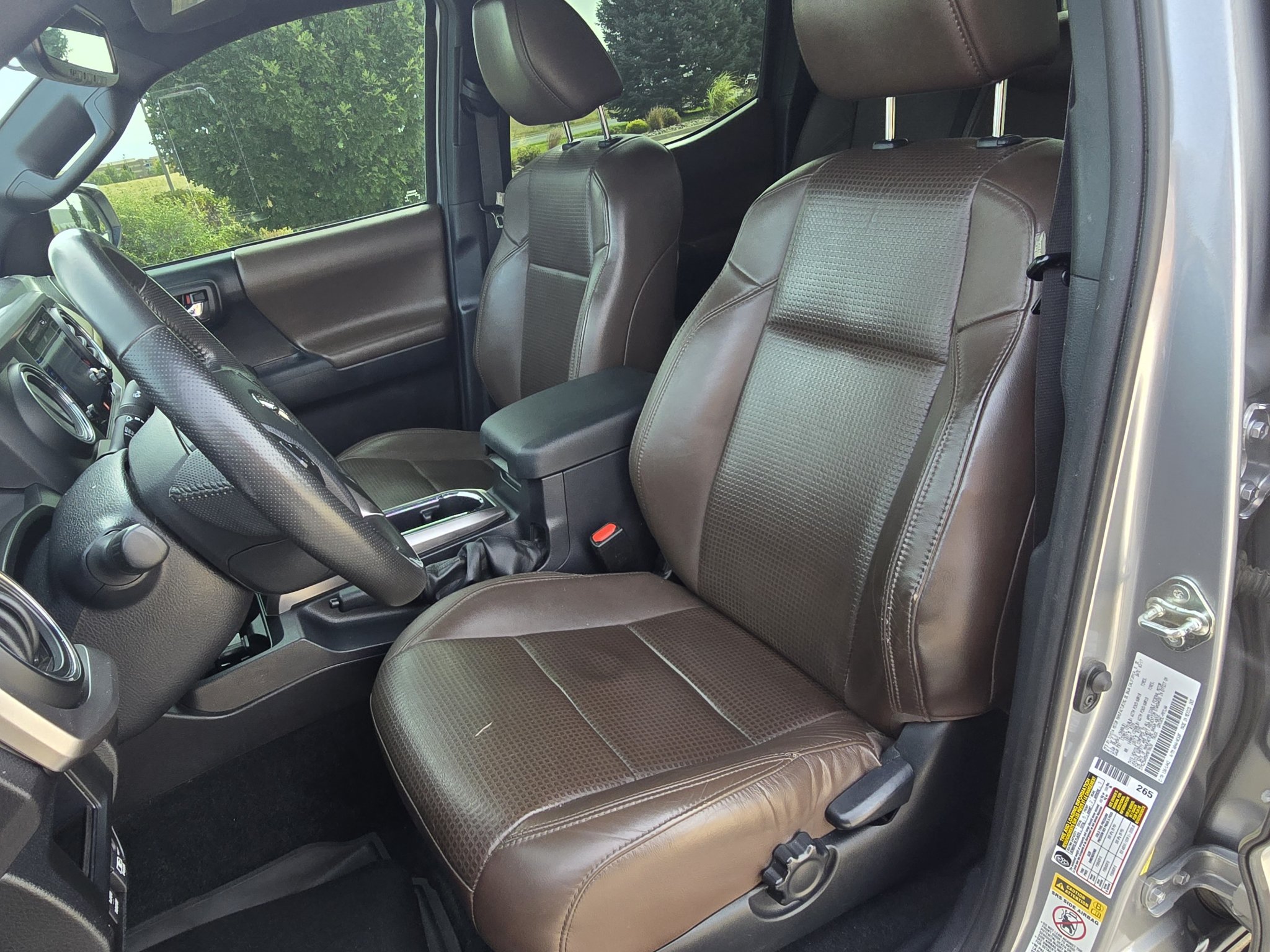 Used 2017 Toyota Tacoma Limited w/ Tow Package AWD/4WD image 14