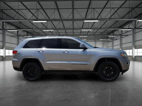 Used 2021 Jeep Grand Cherokee Laredo image 5