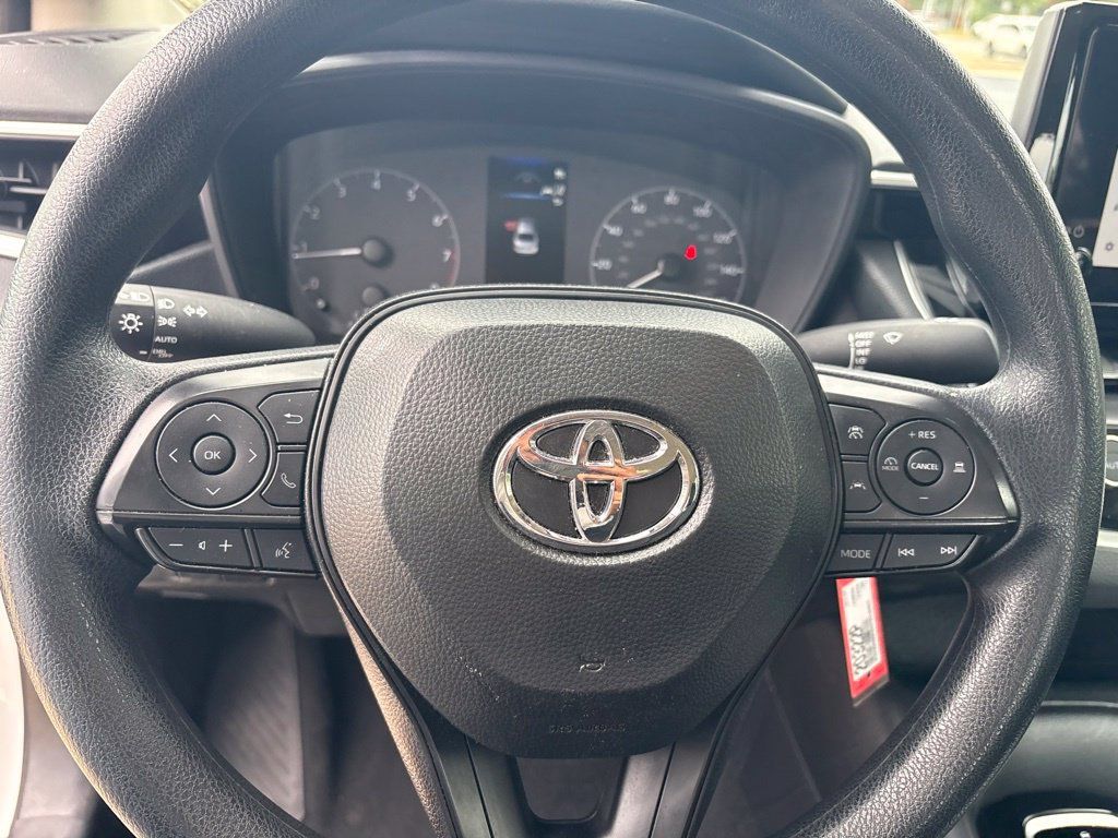 Used 2025 Toyota Corolla LE FWD image 13