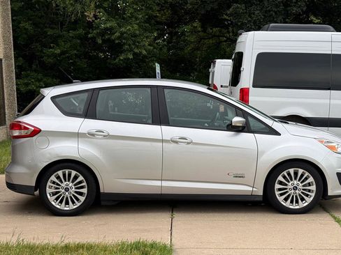 Used 2017 Ford C-MAX Energi SE w/ Equipment Group 402A FWD image 8