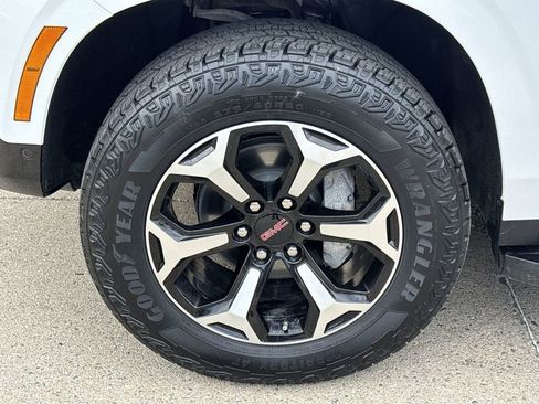 Certified 2025 GMC Yukon XL AT4 w/ LPO, Floor Liner Package AWD/4WD image 35