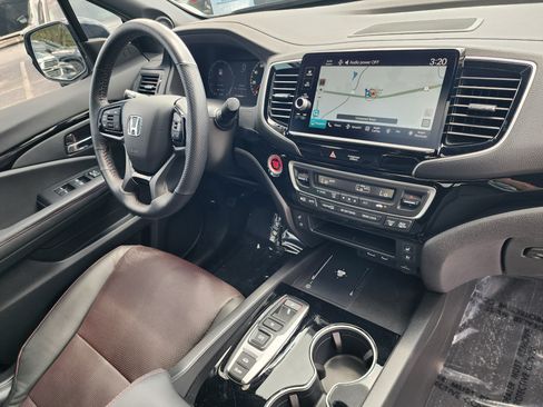 Certified 2025 Honda Ridgeline Black Edition image 16