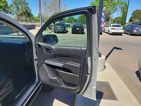 Used 2019 Chevrolet Colorado ZR2 image 16