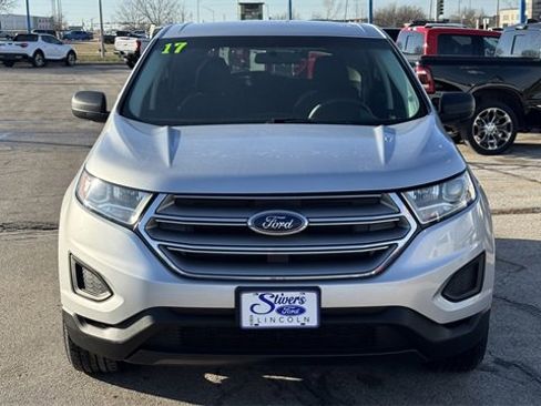 Used 2017 Ford Edge SE image 3