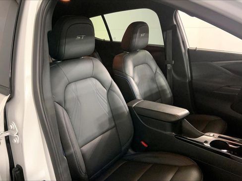 Used 2025 Buick Envista Sport Touring FWD image 7