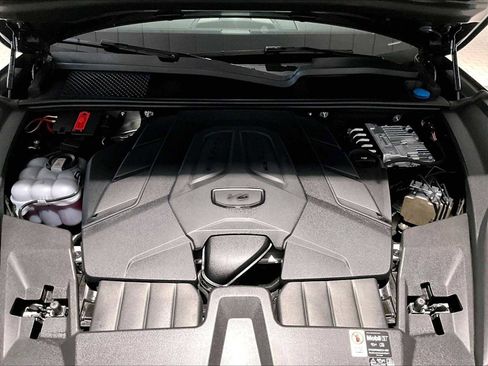 Used 2025 Porsche Cayenne image 24