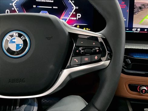 Used 2025 BMW i4 eDrive40 w/ Premium Package RWD image 21