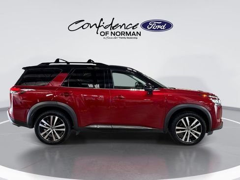 Used 2023 Nissan Pathfinder Platinum w/ Lighting Package (N92) AWD/4WD image 10