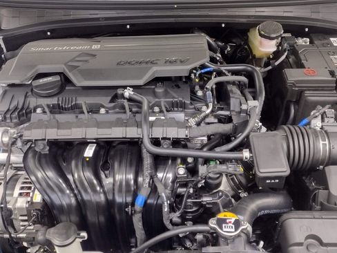 New 2026 Hyundai Elantra Limited FWD image 7