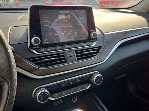 Used 2025 Nissan Altima 2.5 SV image 23